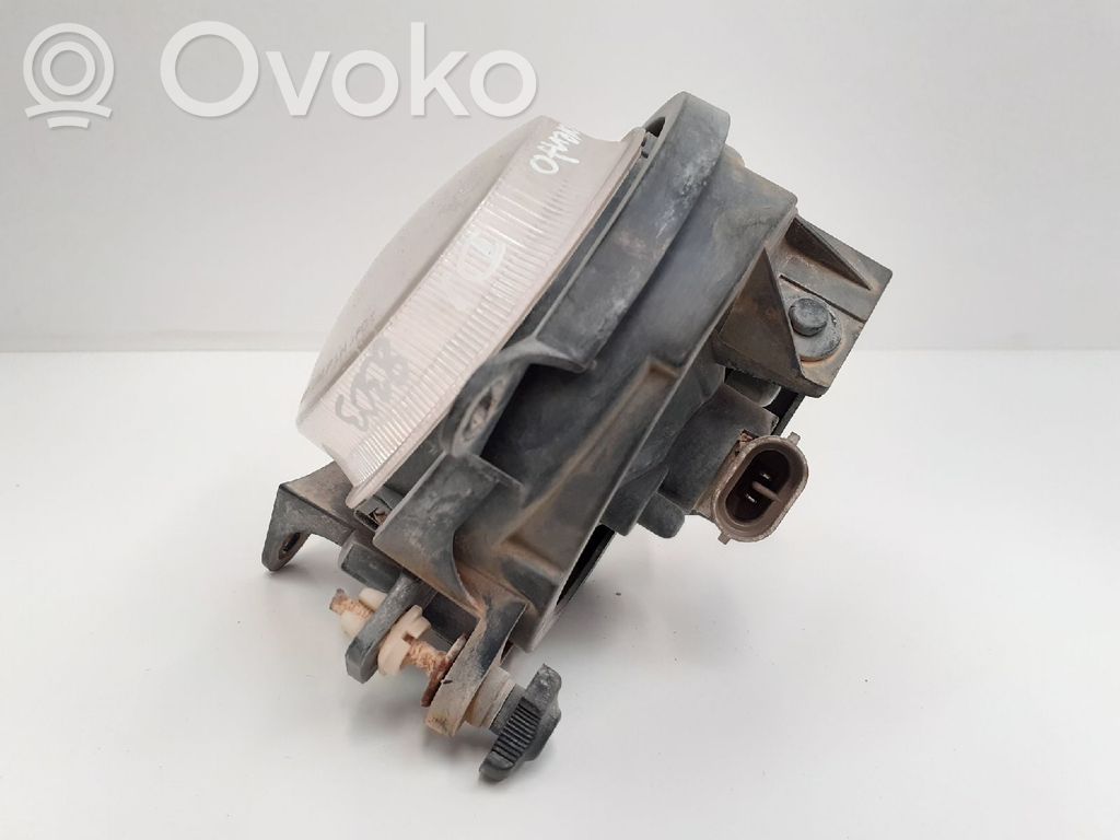 KIA Carens II Etusumuvalo 