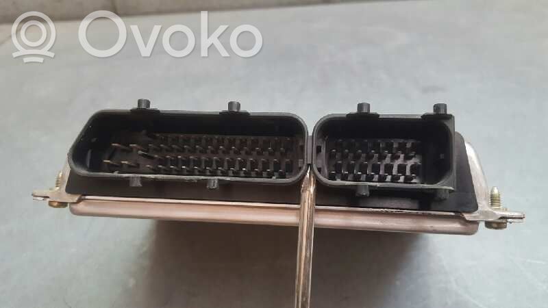 Unidad de control/módulo del motor   8D0907557S