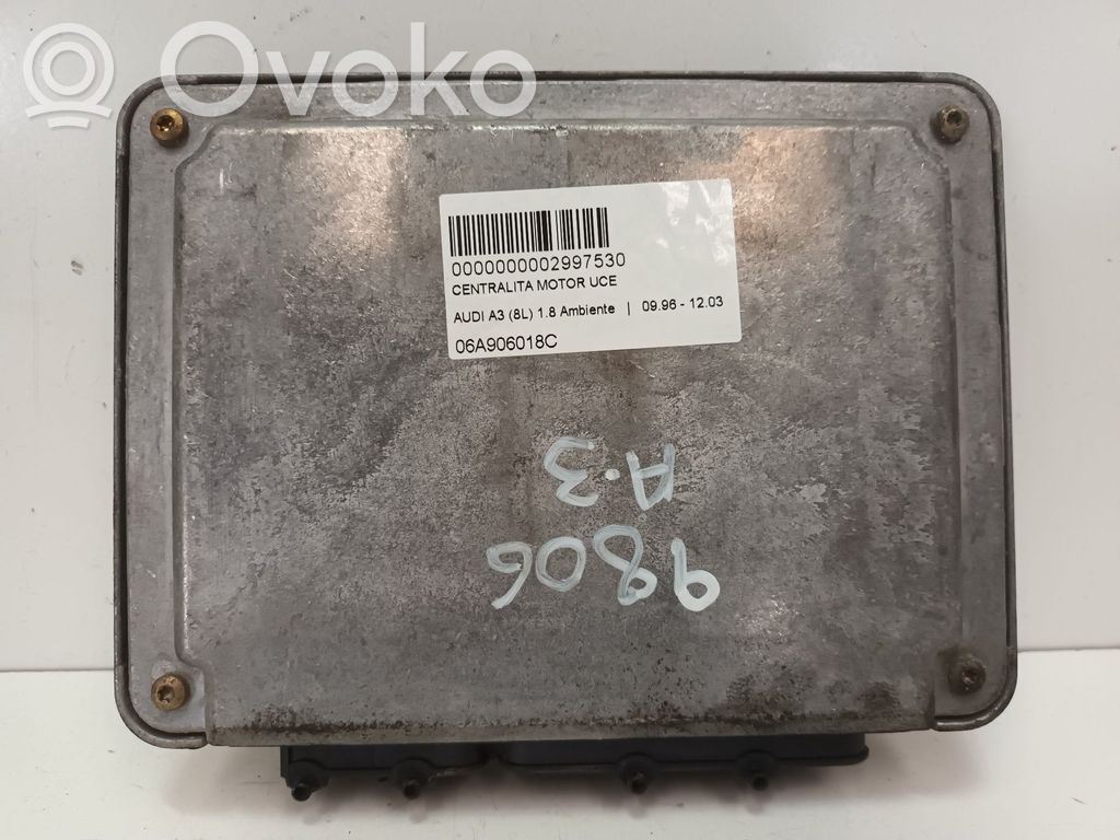 Unidad de control/módulo del motor   06A906018C