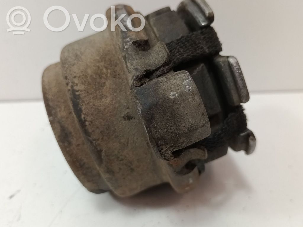 Audi A6 S6 C5 4B Moottorin kiinnikekorvake