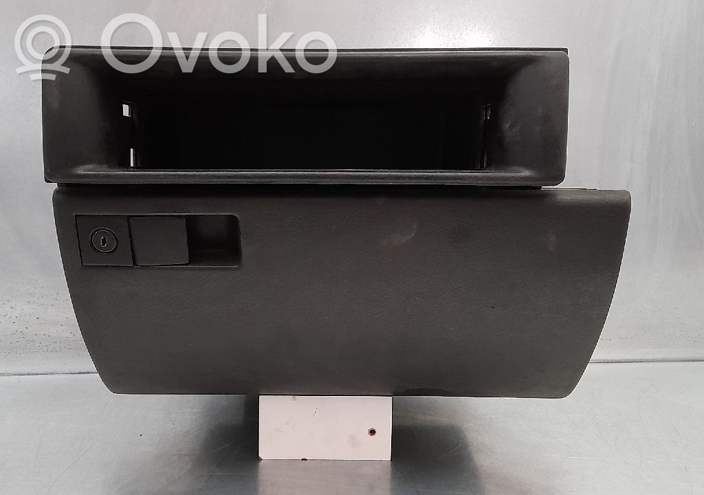 Opel Vectra A Hansikaslokero 