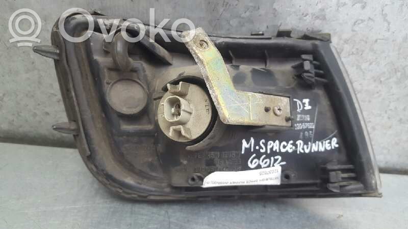 Mitsubishi Space Runner Scheinwerfer 
