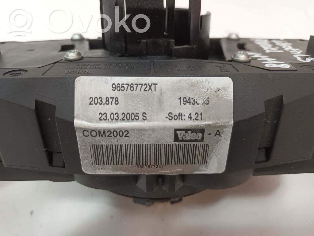 Light switch   96576772XT