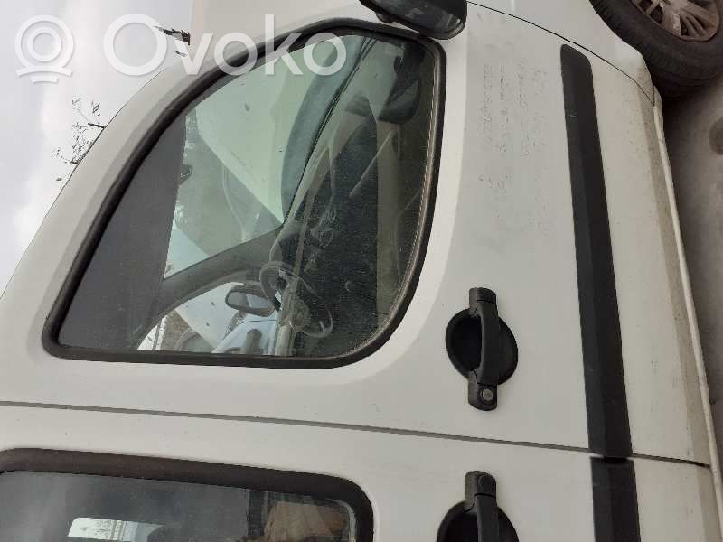 Fiat Doblo Drzwi przednie 