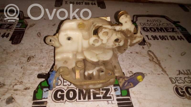 Nissan Vanette Zamek drzwi przednich 