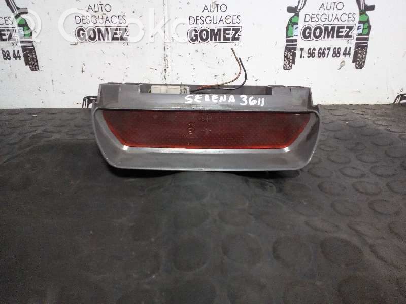 Nissan Serena Troisième feu stop 