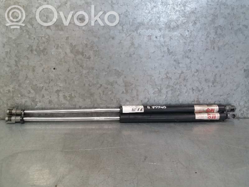 Opel Omega B1 Vérin de capot arrière