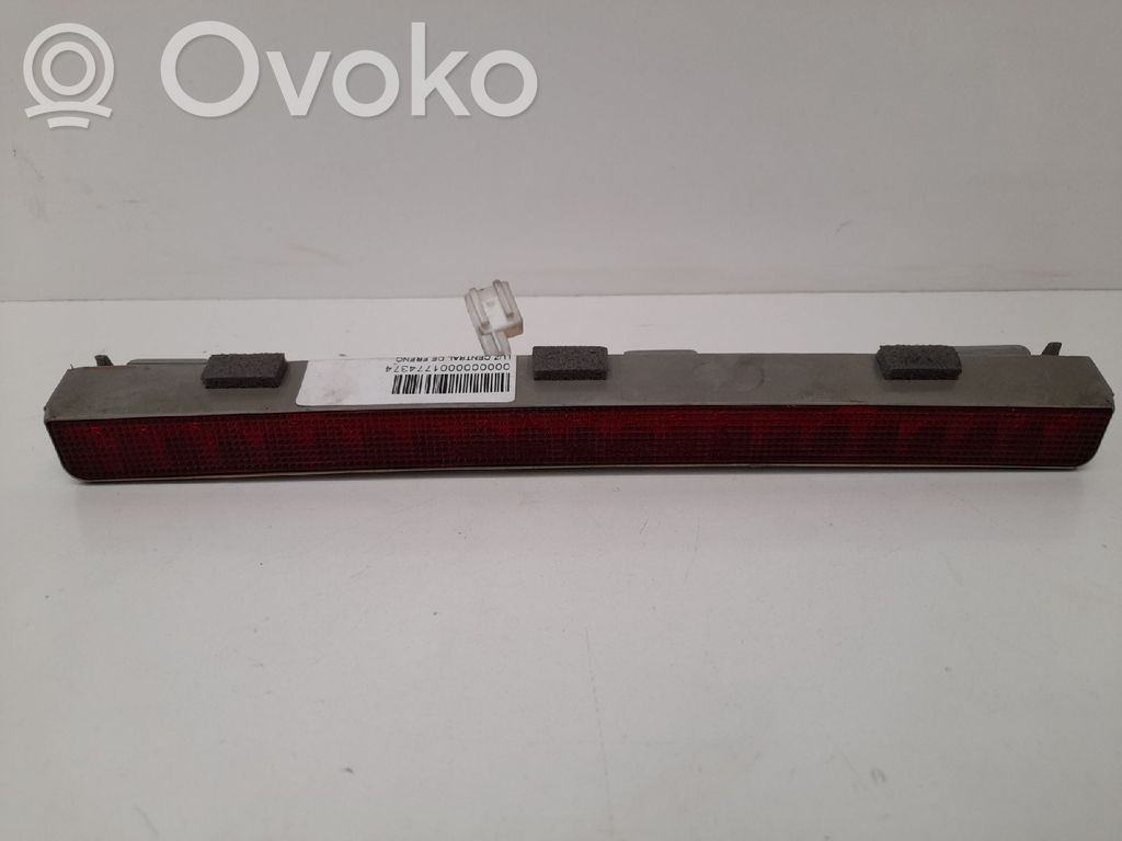 Kolmas/lisäjarruvalo   927502D200