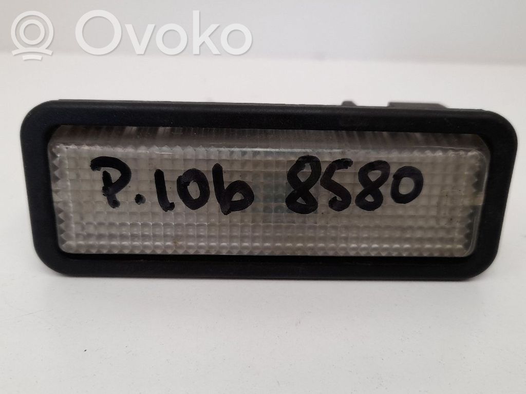 Etuistuimen valo   636292