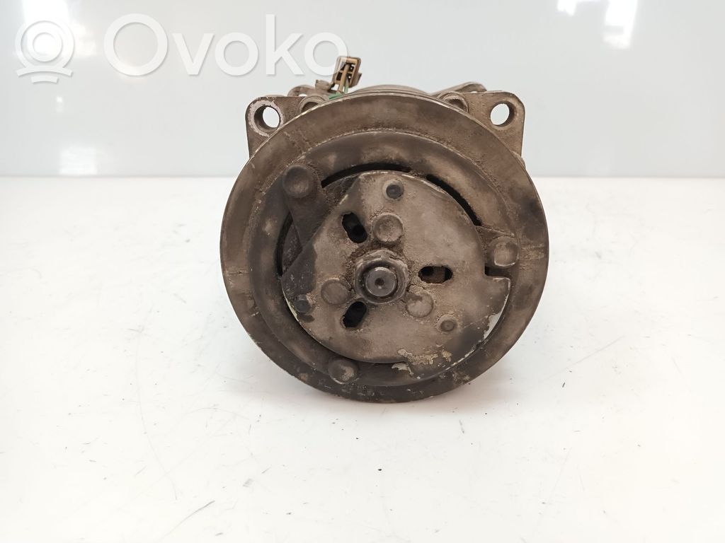 Volkswagen PASSAT B3 Air conditioning (A/C) compressor (pump) 