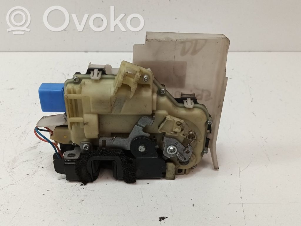 Volkswagen Polo IV 9N3 Etuoven lukko 