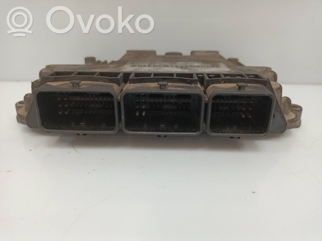 Unidad de control/módulo del motor   8200570596
