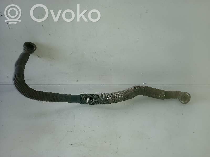 Volkswagen PASSAT B5.5 Tube d'admission de tuyau de refroidisseur intermédiaire 