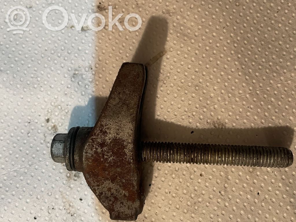 Abrazadera del inyector de combustible