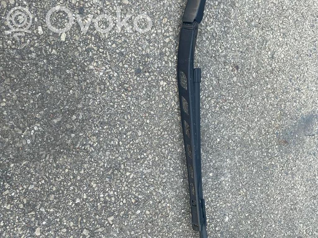 Front wiper blade arm