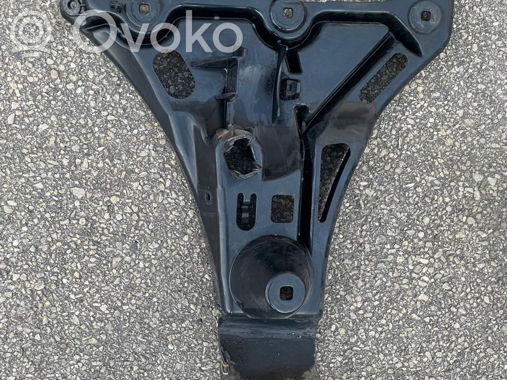 BMW 5 E60 E61 Galinis laikiklis bamperio 