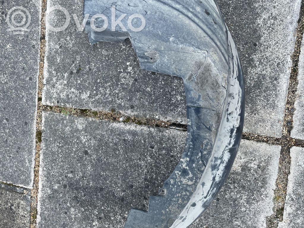 Takapyörän sisälokasuojat   8403059