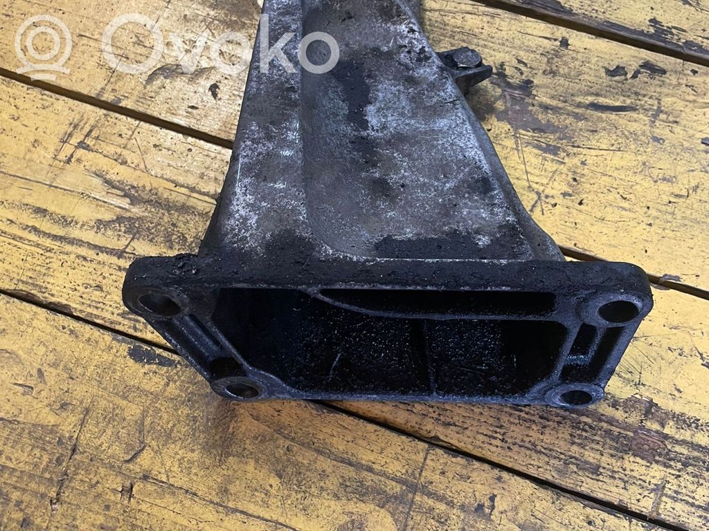 BMW 5 E60 E61 Engine mounting bracket 