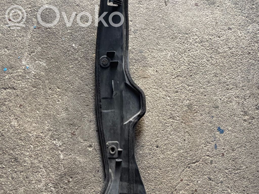 Toyota Auris E180 Lokasuojan päätylista 