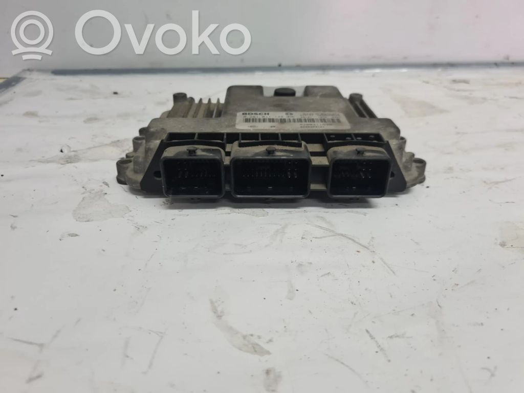 Unidad de control/módulo ECU del motor   0281011148