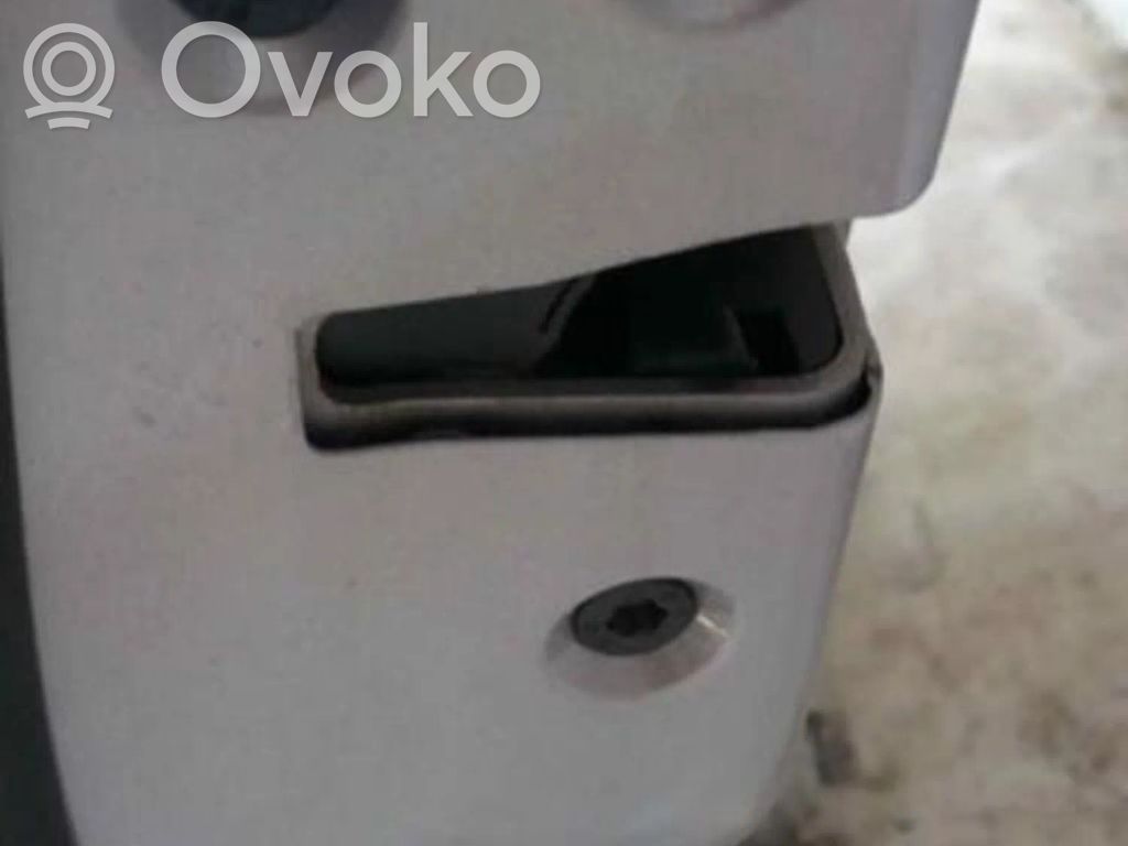 Cerradura de puerta trasera