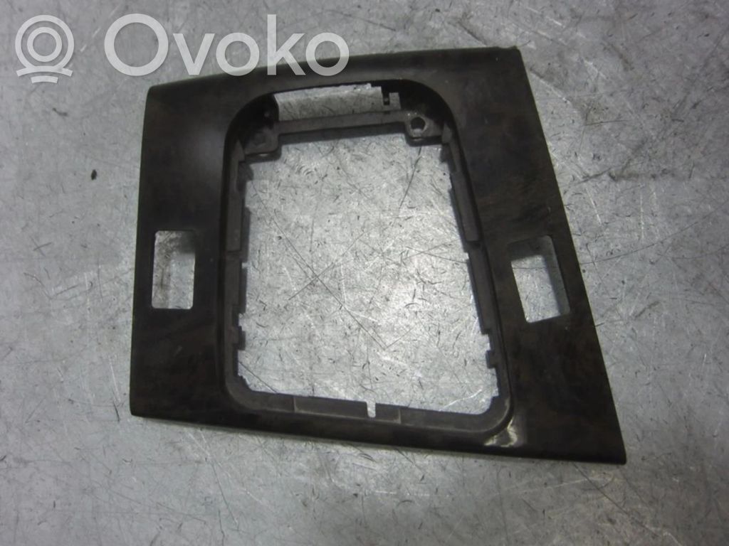 Bottom trim   8208718
