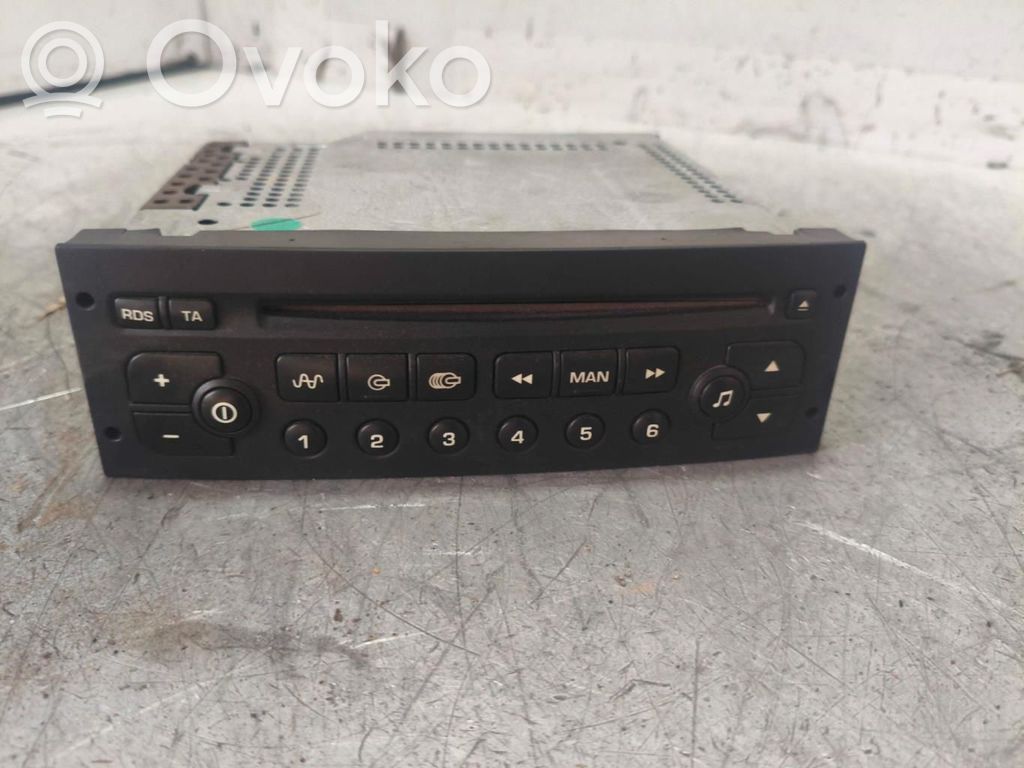 Radio / CD-Player / DVD-Player / Navigation