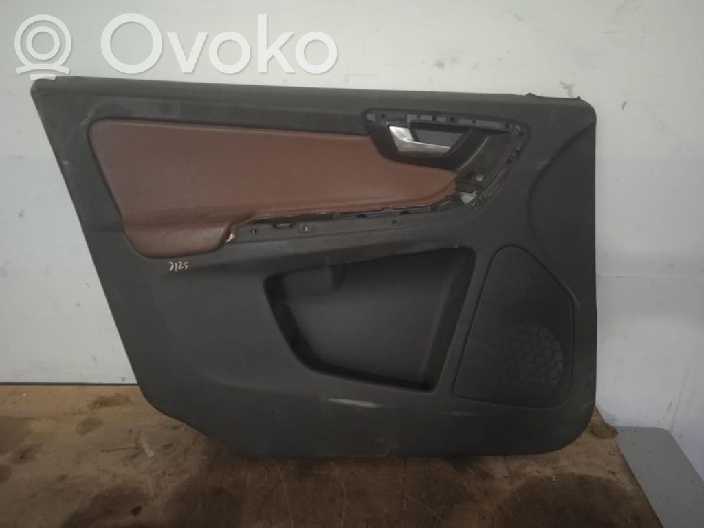 Volvo XC60 Revestimiento de puerta delantera 