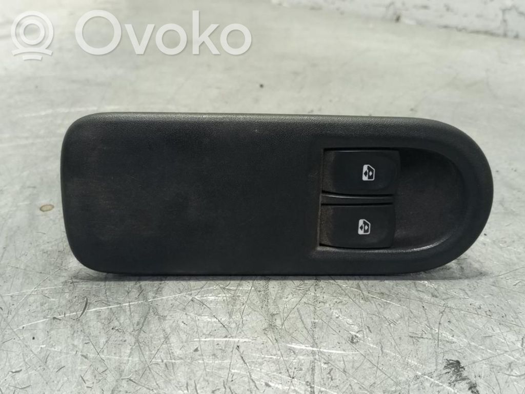 Interruptor del elevalunas eléctrico   8200356519