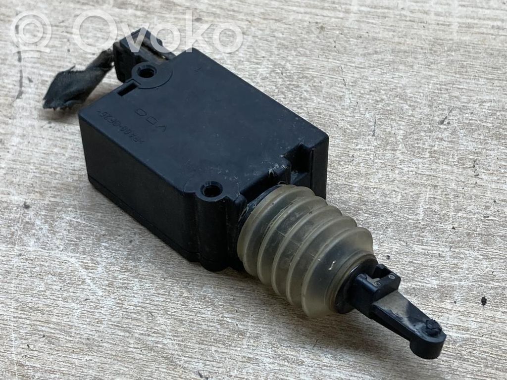Tailgate window lock/catch/latch   8360193,40620481