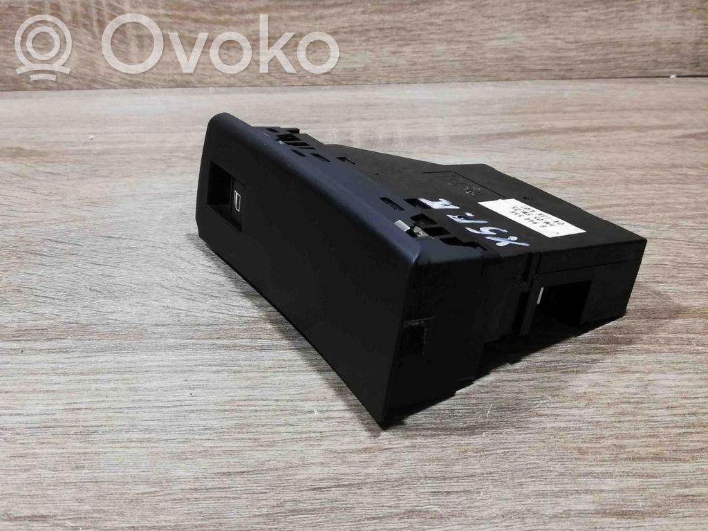Electric window control switch   6944556,0413K