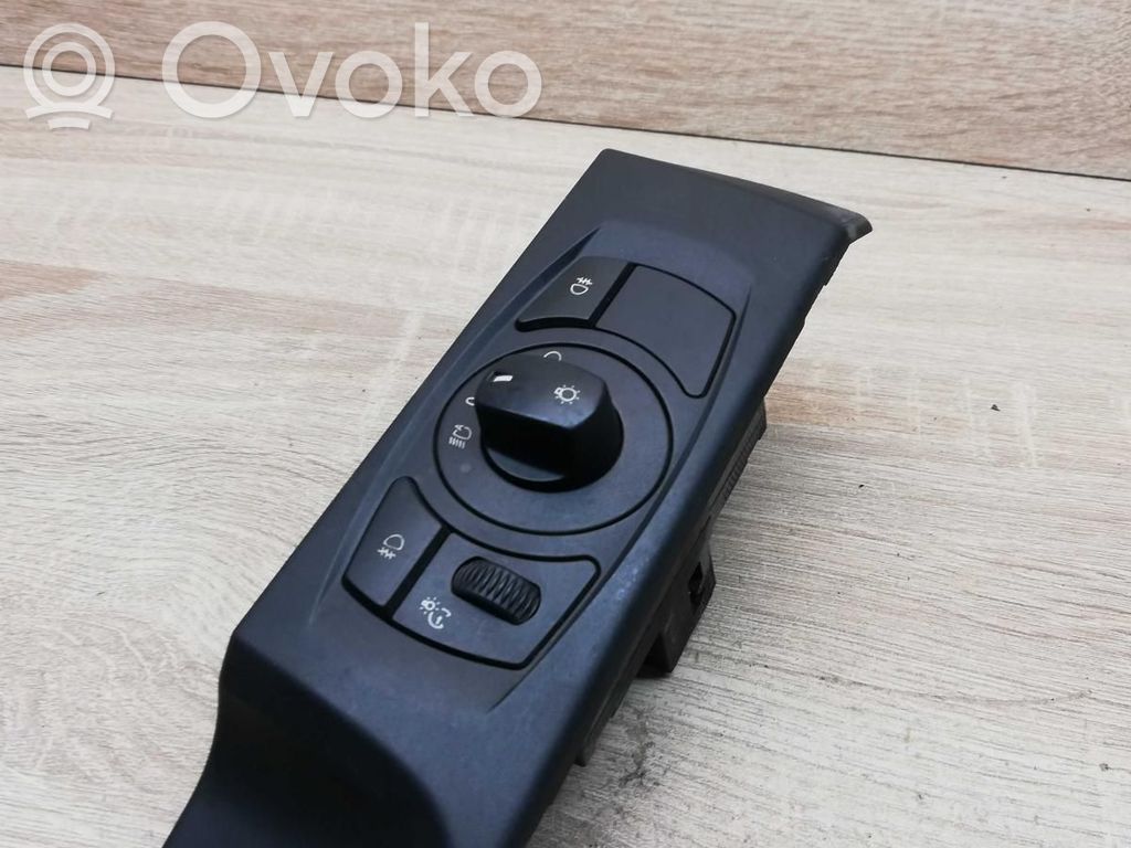 Light switch   6925297