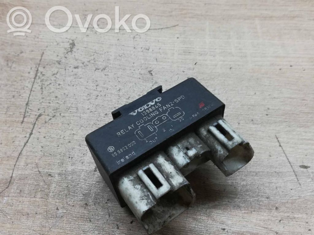 Volvo V40 Coolant fan relay 