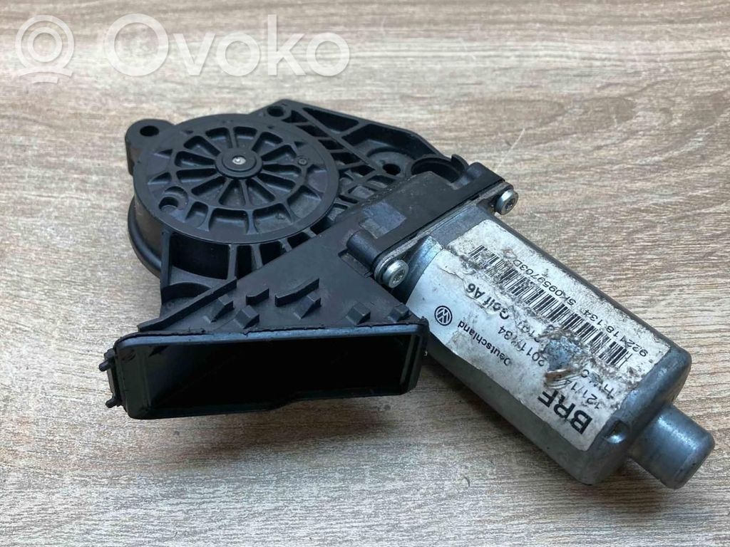 Volkswagen Golf VI Rear door window regulator motor 
