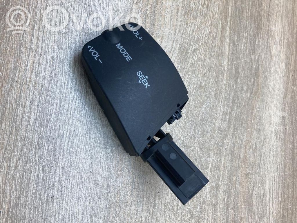 Multifunctional control switch/knob   FORDCMAX2005