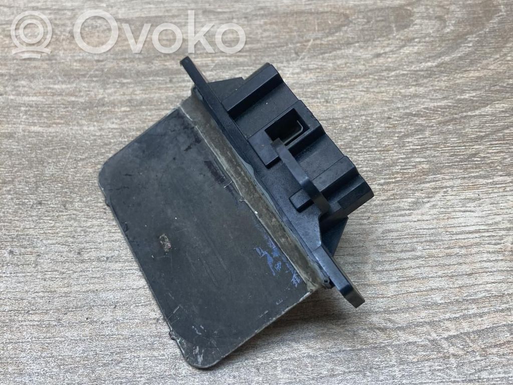 Rezystor / Opornik dmuchawy nawiewu   6227E57,84840
