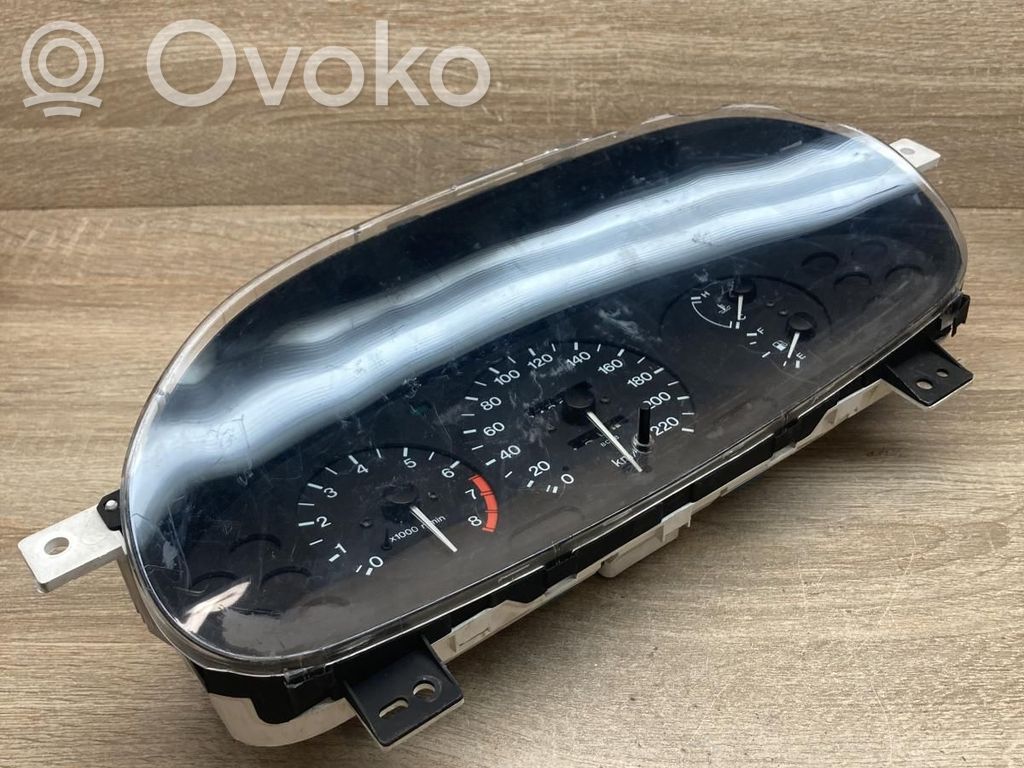 Mazda 323 F Speedometer (instrument cluster) 
