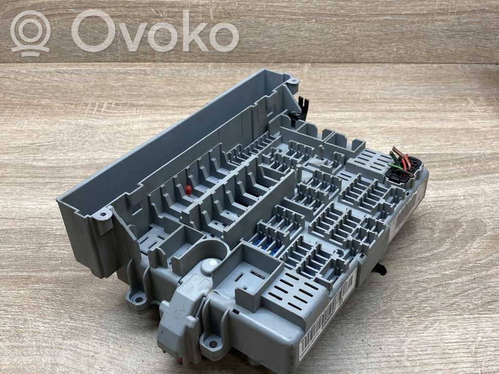 Saugiklių blokas   6906607