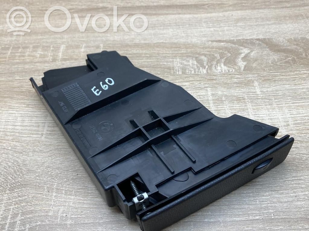 BMW 5 E60 E61 Puodelio laikiklis 