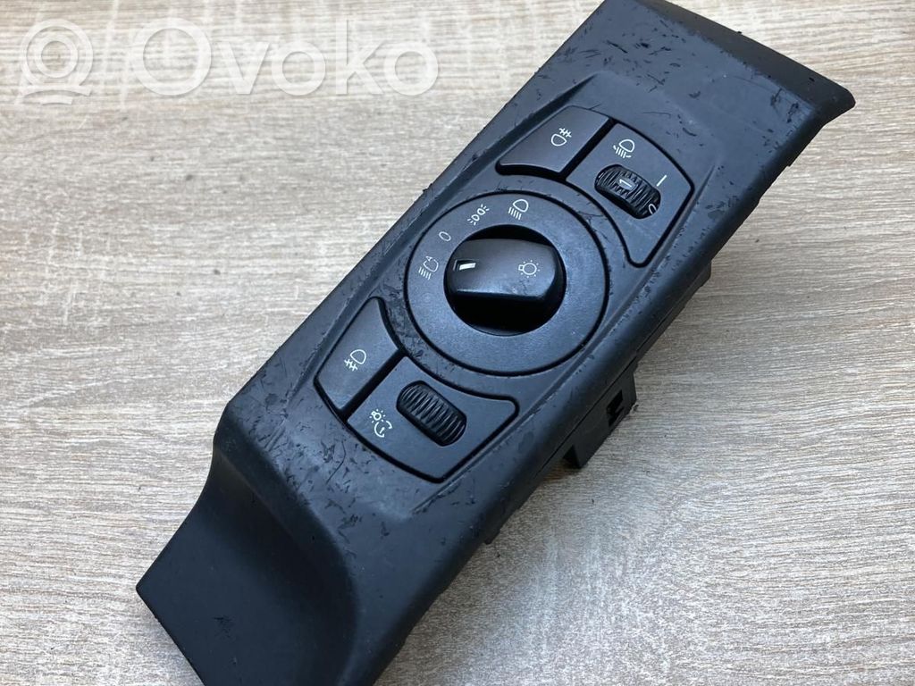 Light switch   6953739,692525102