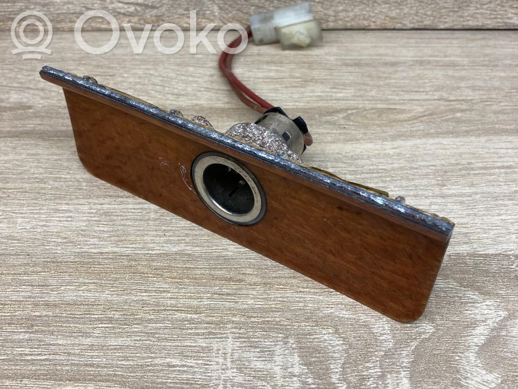 Enchufe de 12V (trasero)   E38REAR12VSOCKET