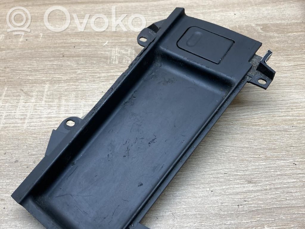 12 V Socket (front)   8159694