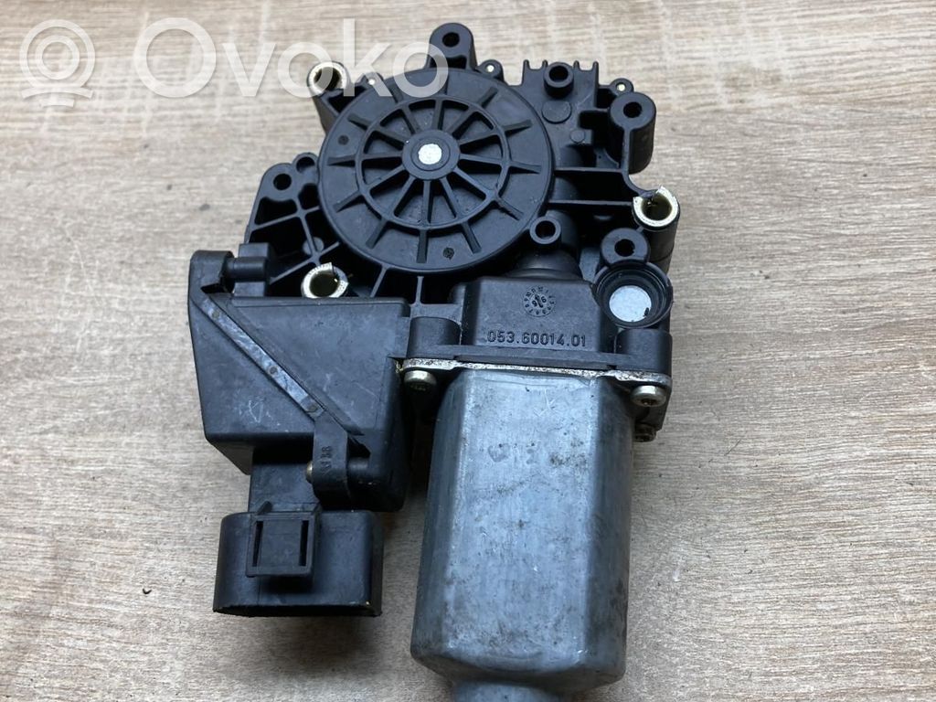 Audi A4 S4 B5 8D Silniczek podnoszenia szyby drzwi tylnych 