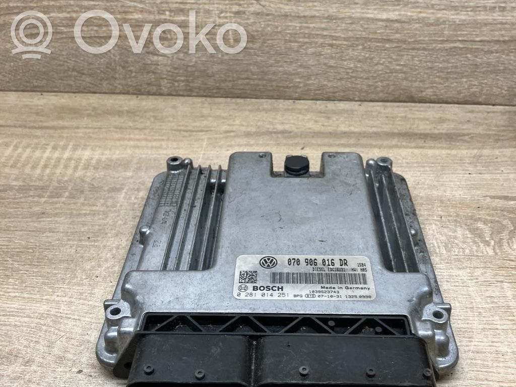 Volkswagen Transporter - Caravelle T5 Sterownik / Moduł ECU 