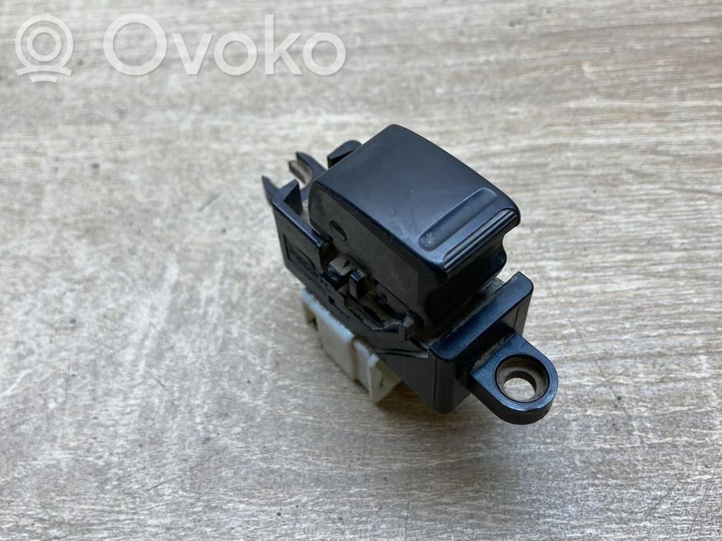 Nissan Almera Przyciski szyb 