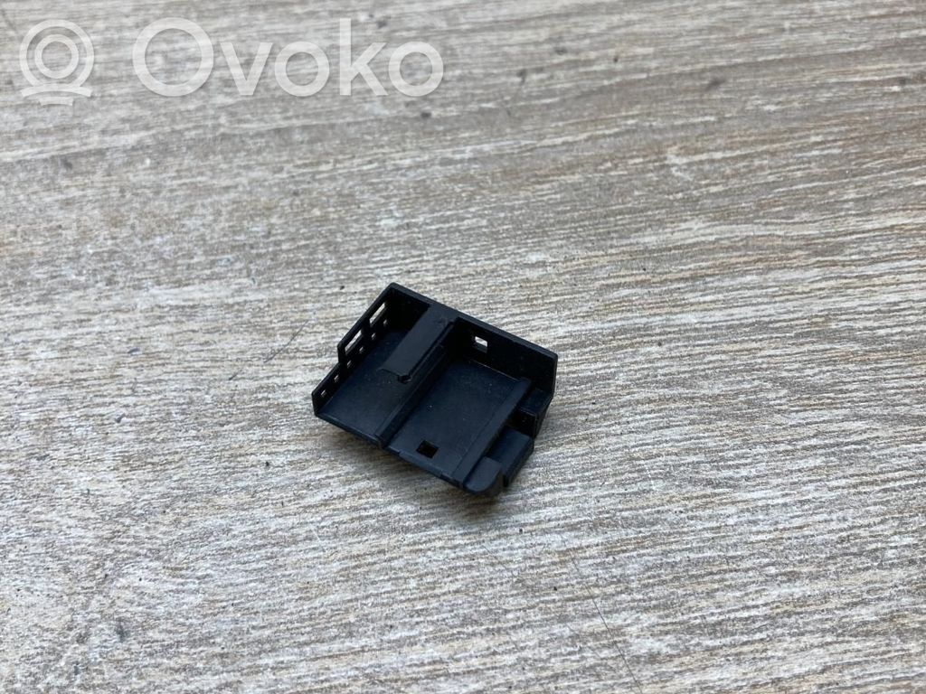 Plug wire   8377092