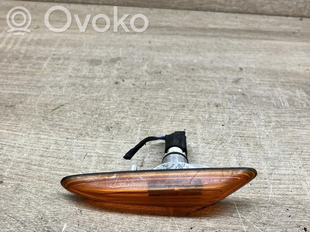 BMW 3 E46 Front fender indicator light 