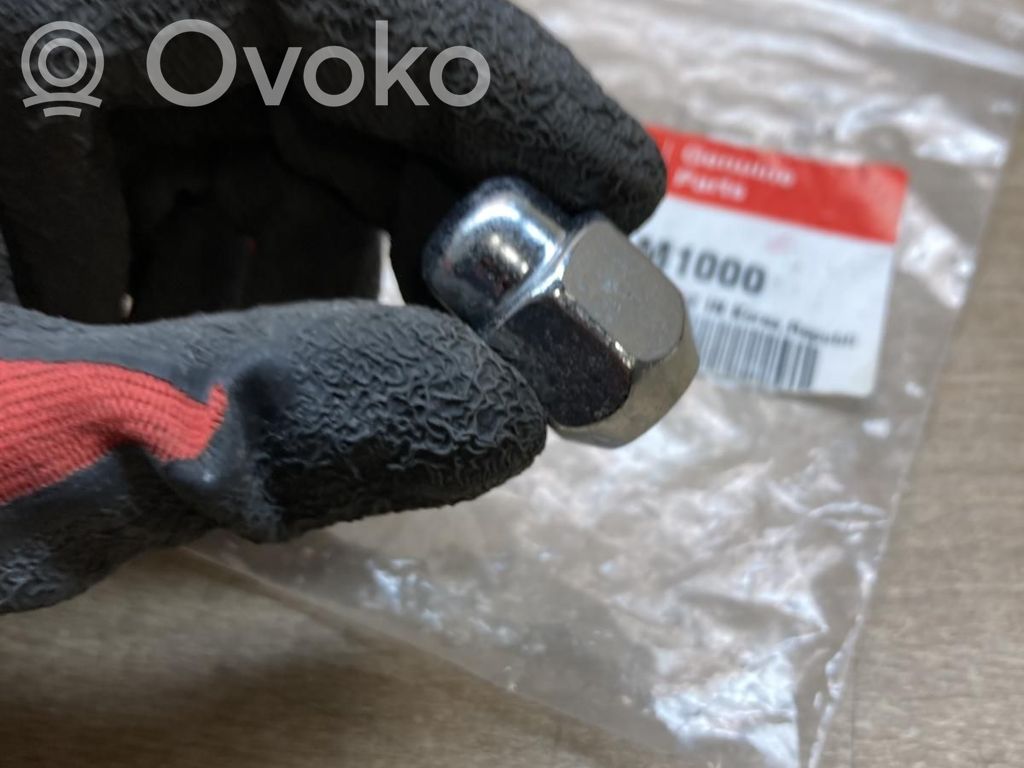KIA Ceed Mutterit/pultit 