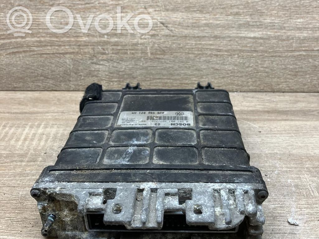 Volkswagen PASSAT B4 Engine control unit/module 