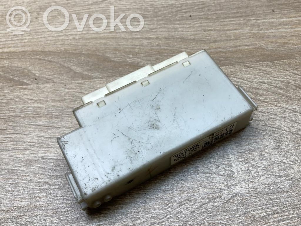 Toyota Prius (XW30) Ramka / Moduł bezpieczników 